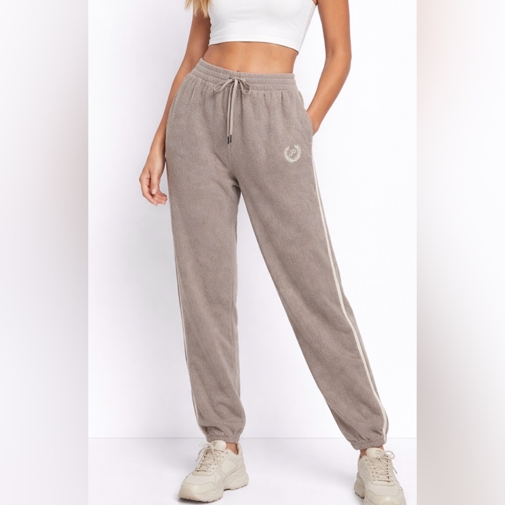 (NWT) VICTORIA’S SECRET PINK REVERSE FlLEECE HIGH-WAIST JOGGERS – L 
ROSE TAUPE